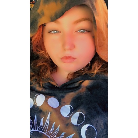 Meet your Posher, Breanna - Picture 1 of 1